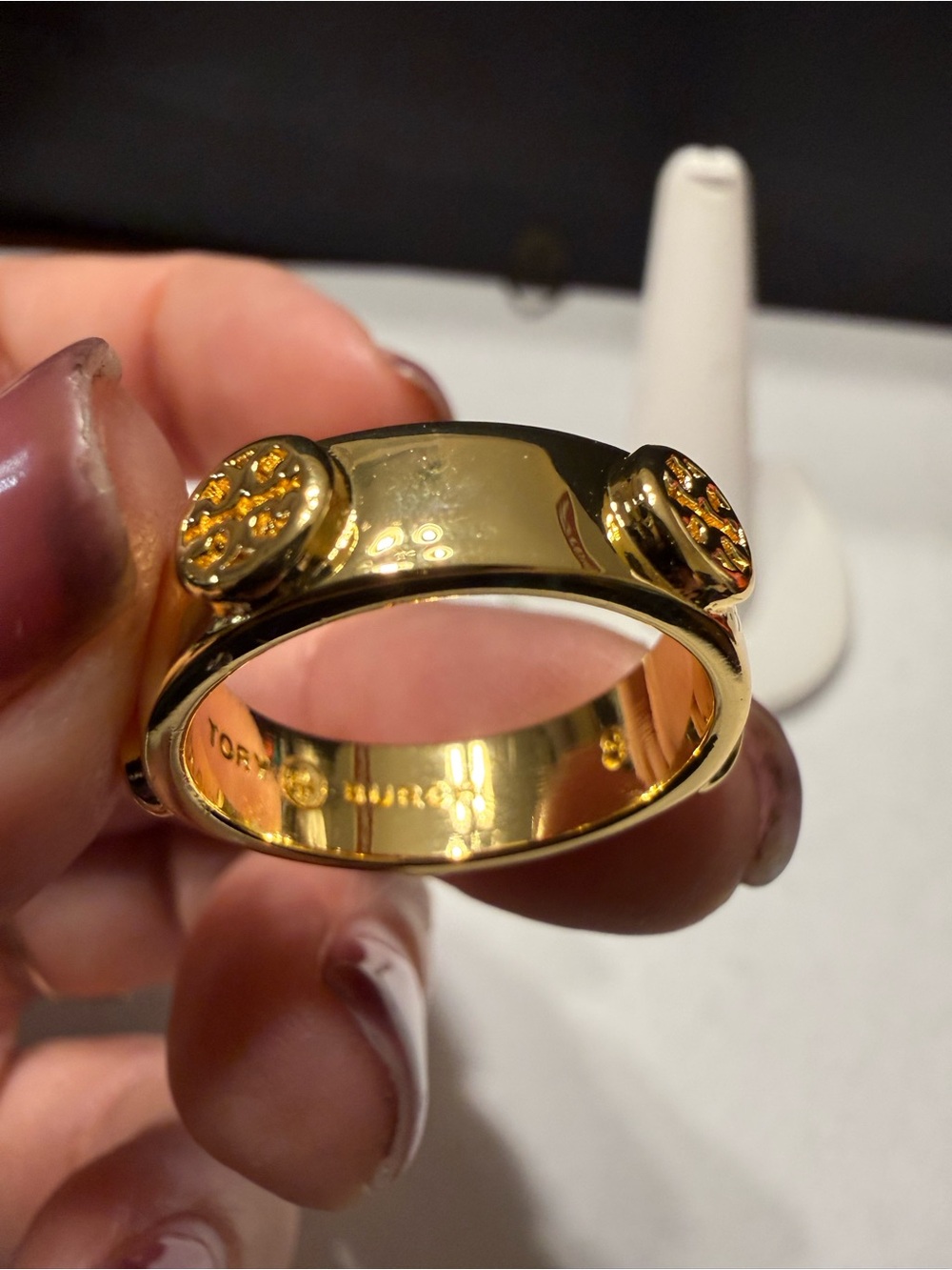 Auth NEW Tory Burch Miller Raised Logo GOLD Tone Ring Sz 8 Retails $98 Dust Bag